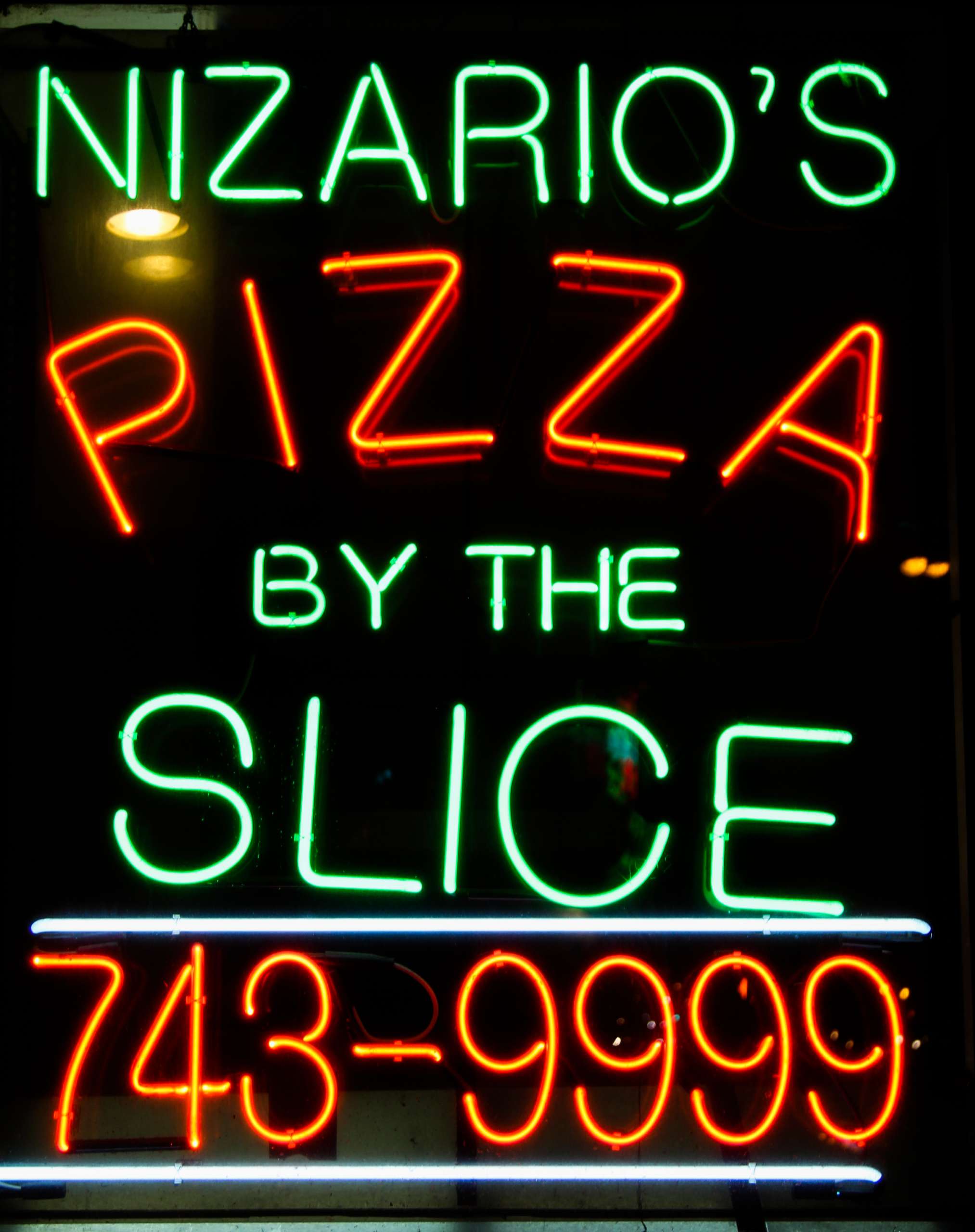 Neon pizza sign.
